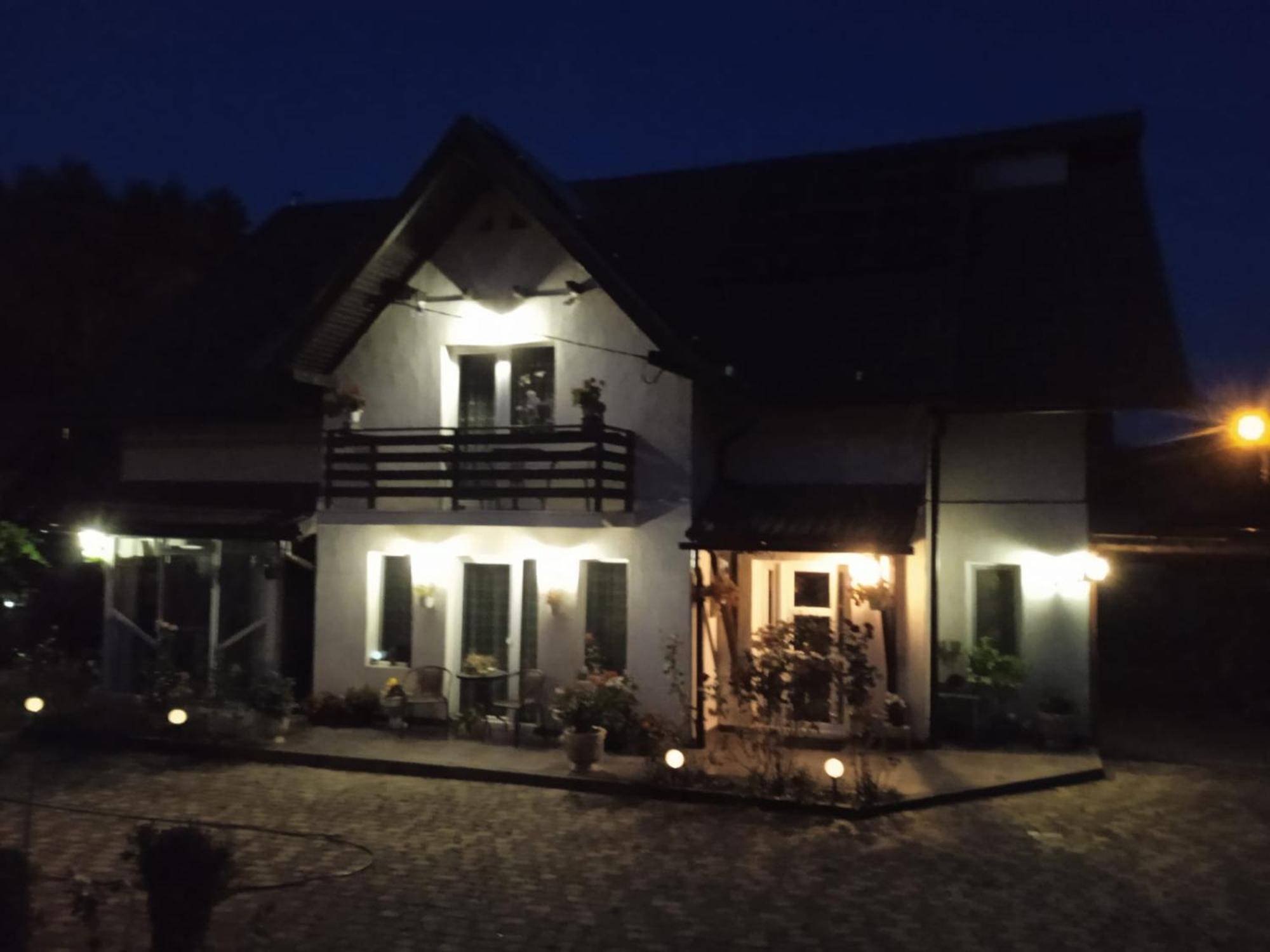 Апартаменты Edelweiss Ilinca Зэрнешти Экстерьер фото
